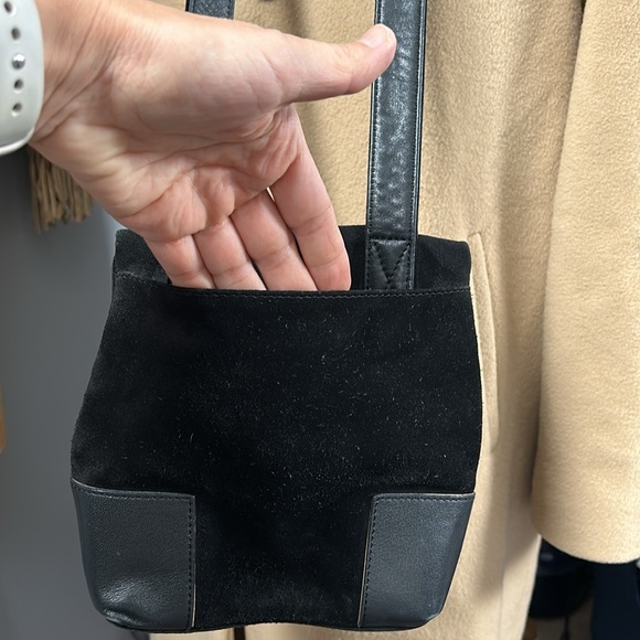 Vintage Women’s by Sharif Black Suede Leather Hold Hardware Folded Crossbody Bag - Picture 12 of 16